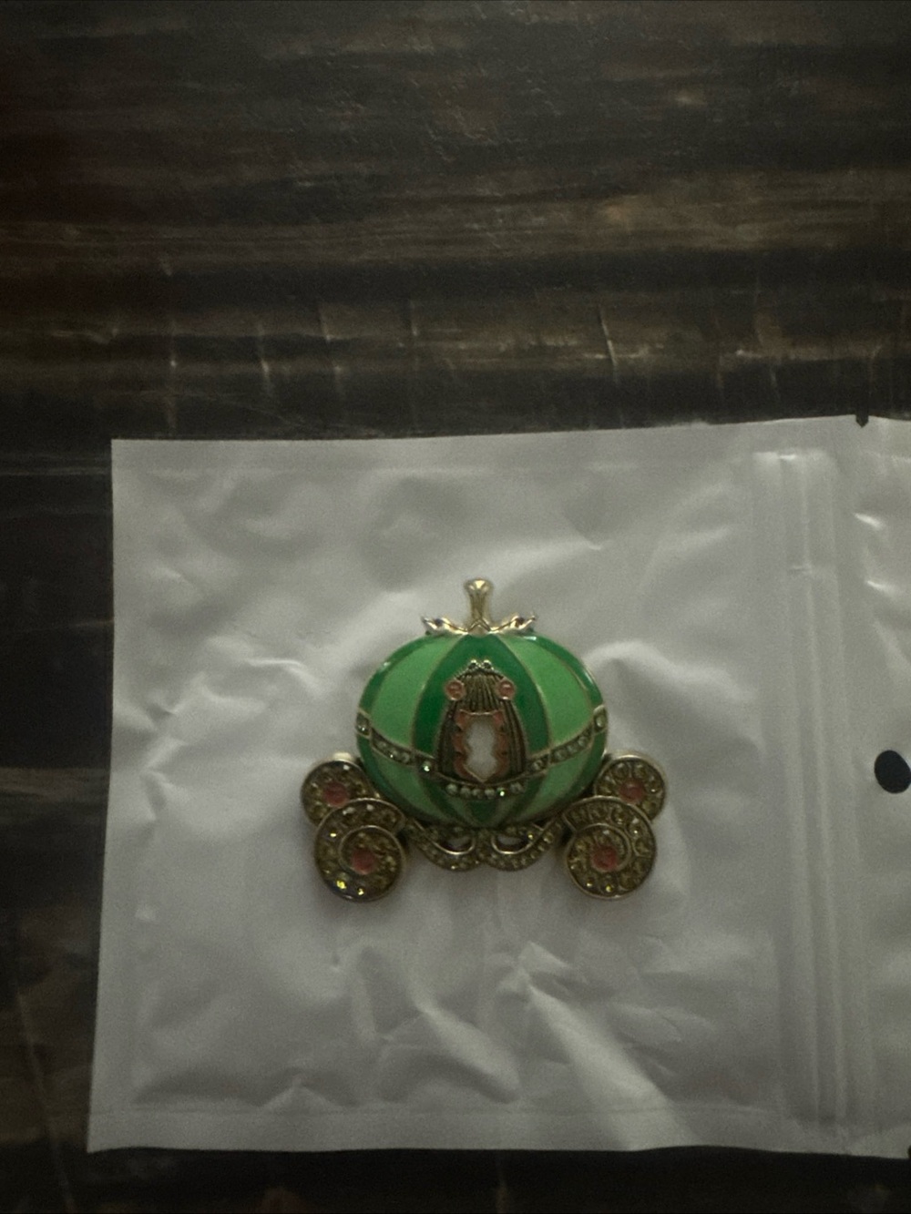 Green Enamel Carriage Pin Brooch - Picture 5 of 9